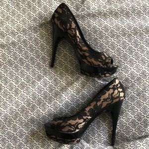 (DONATED) Peep toe lace heels 👠 women’s size 6.5